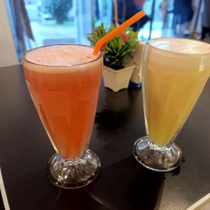 Licuado de fruta y agua